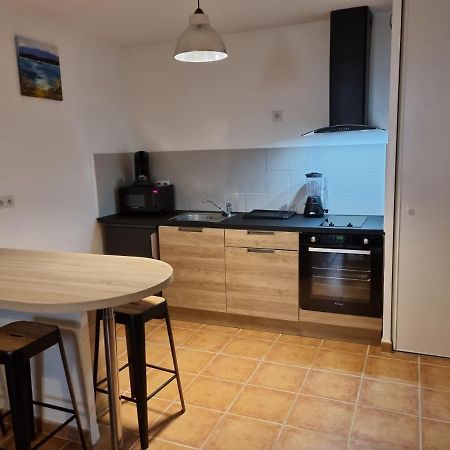 Appartement 1 Chambre Avec Piscine Юзес Экстерьер фото