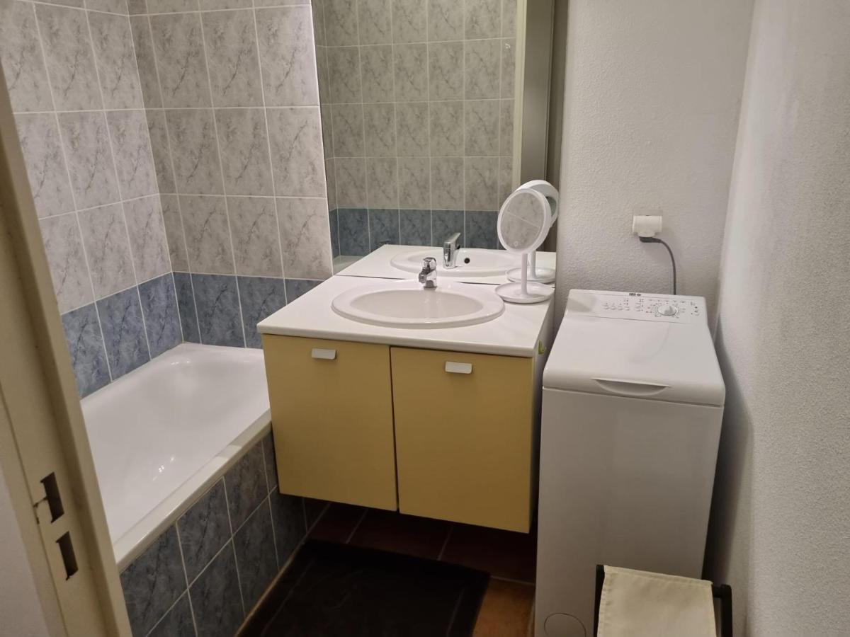 Appartement 1 Chambre Avec Piscine Юзес Экстерьер фото