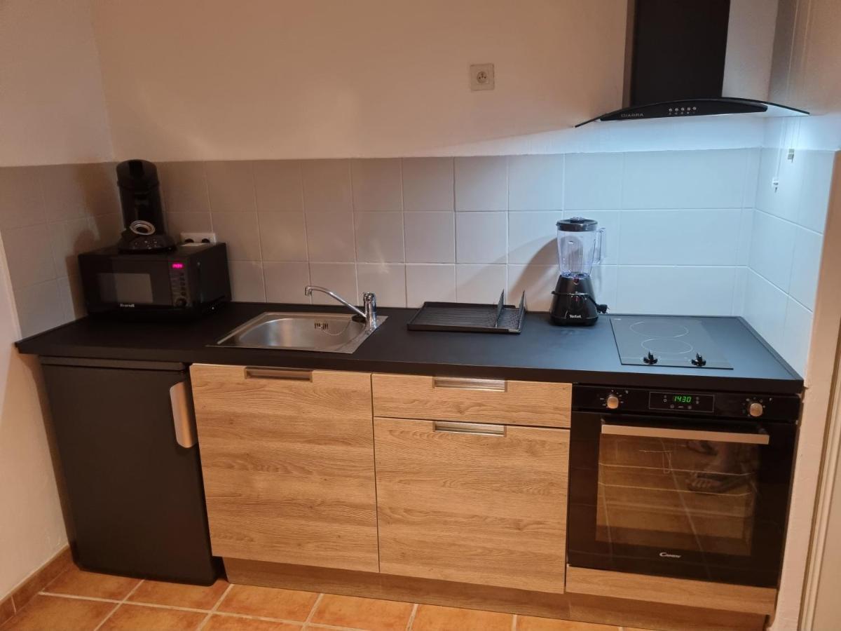 Appartement 1 Chambre Avec Piscine Юзес Экстерьер фото